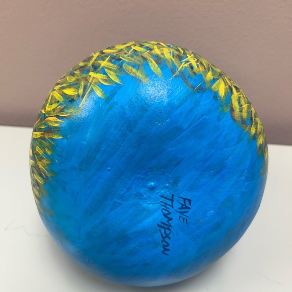 Beautifully Hand Painted Nativity Scene Large Dried Gourd Folk Art Faye Thompson - Picture 7 of 8